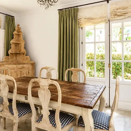 Relaxed Mediterranean Living With A Private Garden & Beachside Location * Estepona