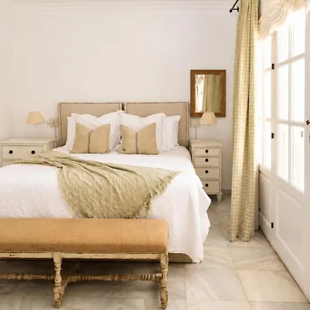 Relaxed Mediterranean Living With A Private Garden & Beachside Location *