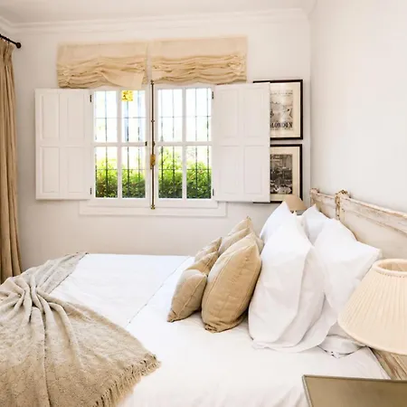 Apartmán Relaxed Mediterranean Living With A Private Garden & Beachside Location Estepona