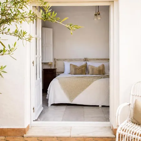 Relaxed Mediterranean Living With A Private Garden & Beachside Location Διαμέρισμα Εστεπόνα