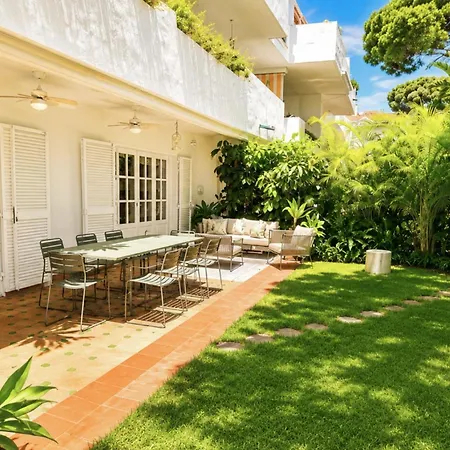 Apartmán Relaxed Mediterranean Living With A Private Garden & Beachside Location Estepona