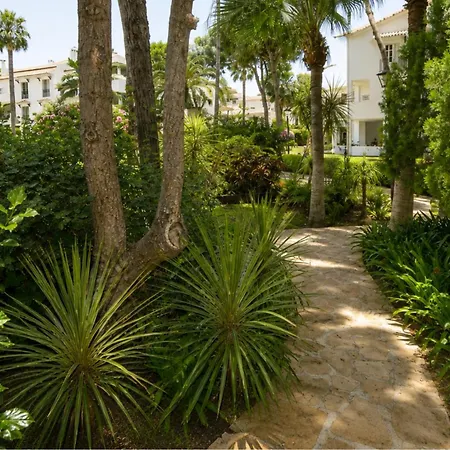 Apartmán Relaxed Mediterranean Living With A Private Garden & Beachside Location Estepona