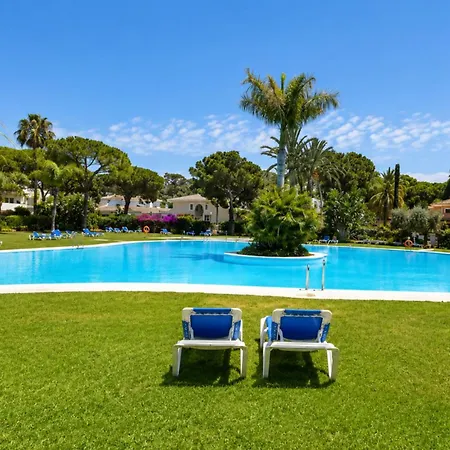 Apartmán Relaxed Mediterranean Living With A Private Garden & Beachside Location *